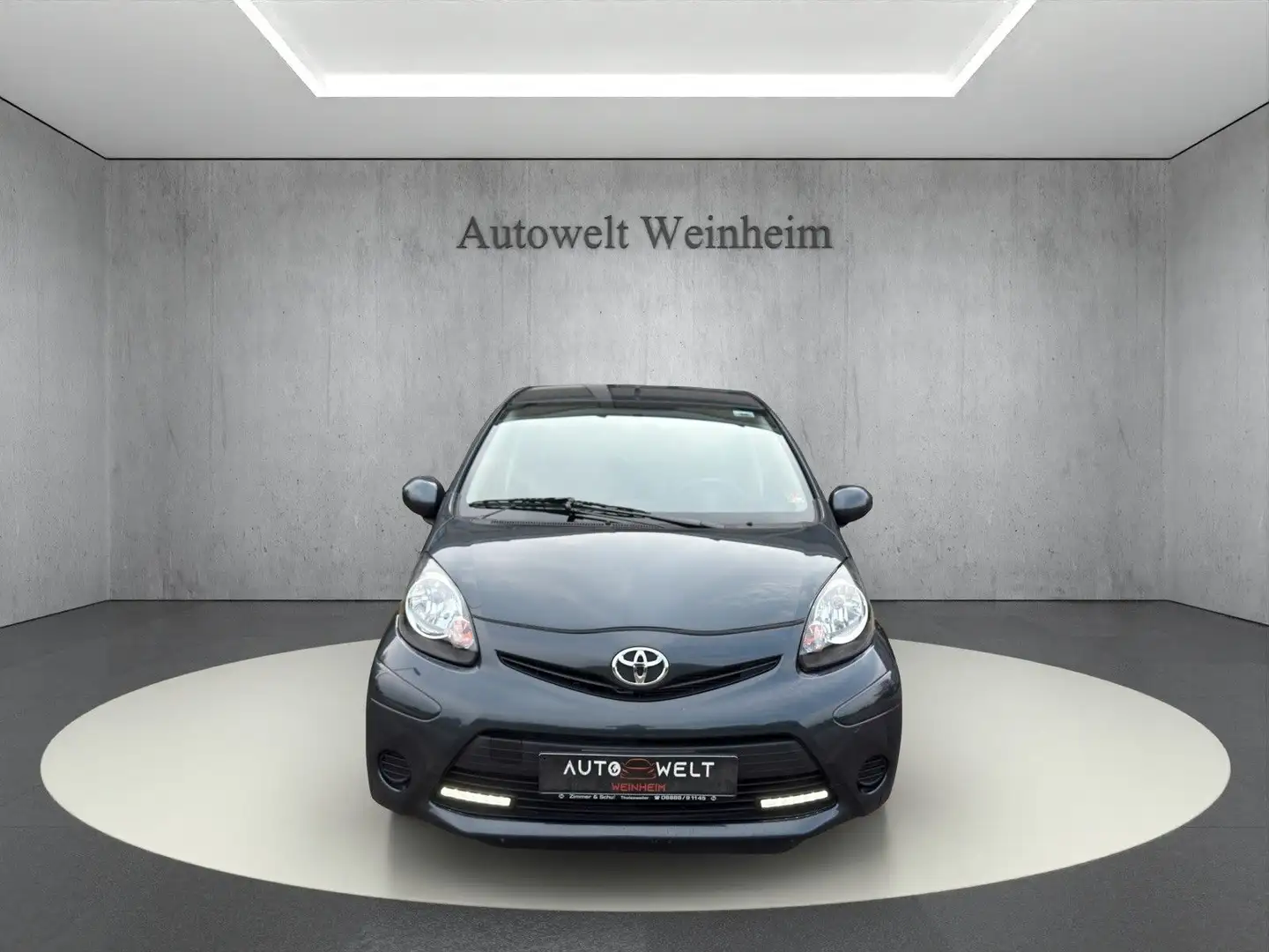 Toyota AYGO°COOL°AUTOM°1.HAND°NUR 11 TKM°RENTNER°KLIMA° Сірий - 2