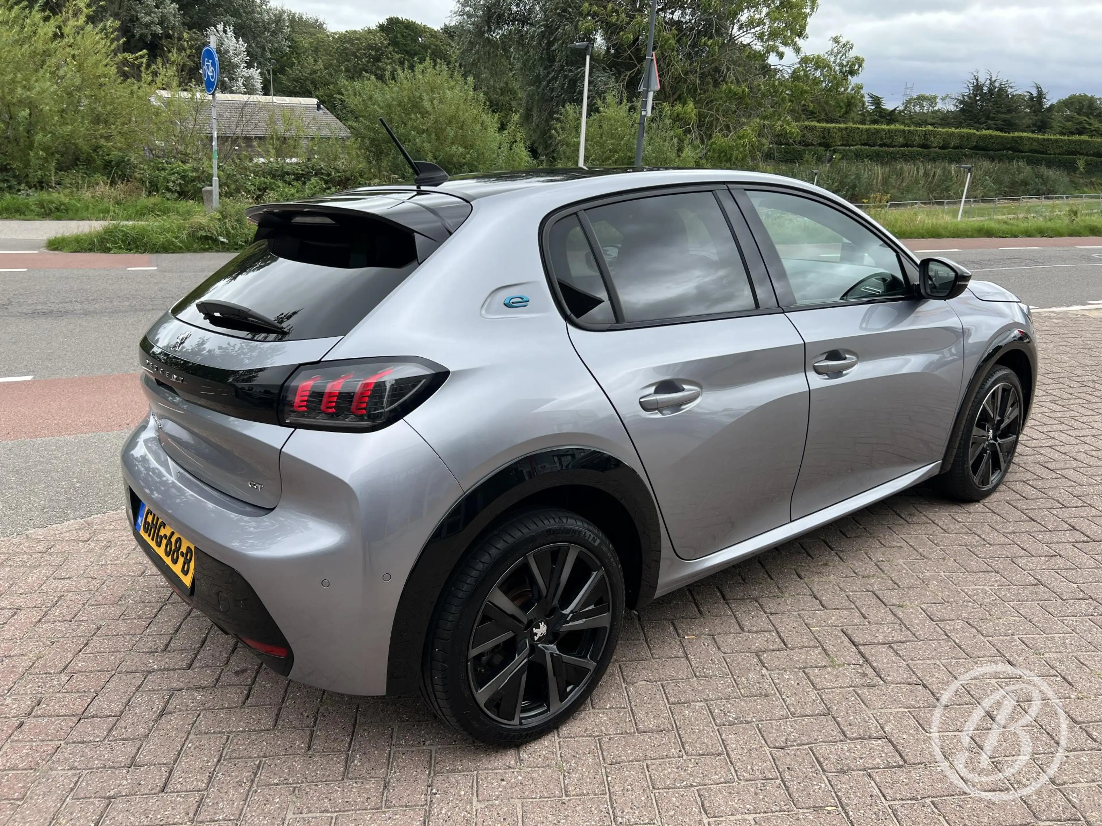 Peugeot e-208 EV GT 136pk 50 kWh Automaat Range tot 350 km Panor — photo 4