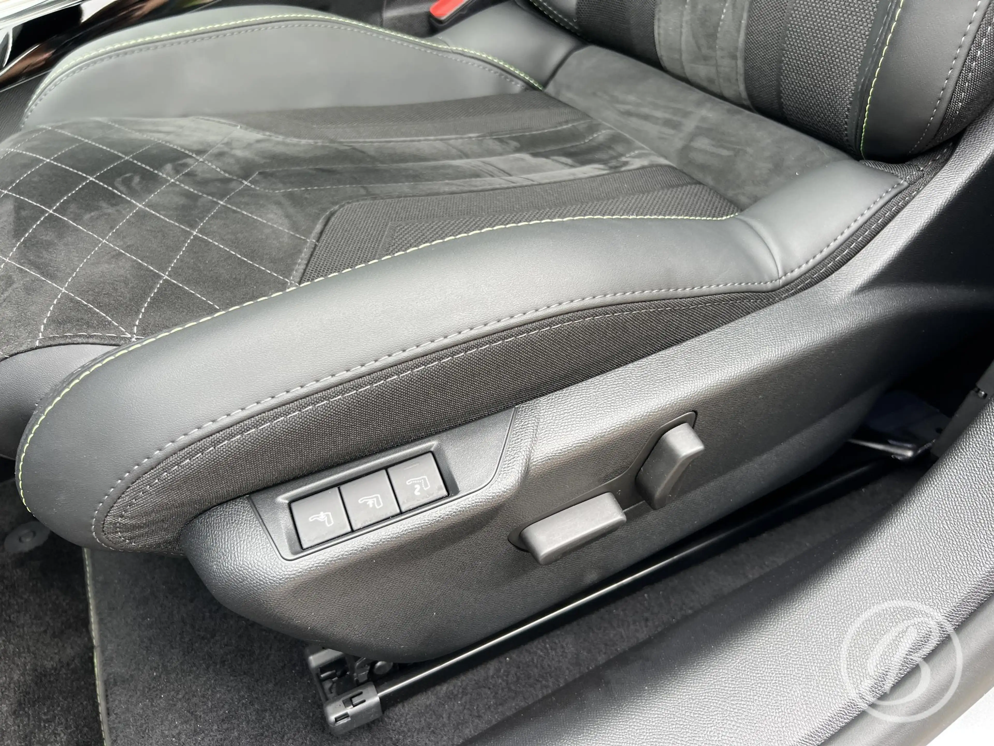 Peugeot e-208 EV GT 136pk 50 kWh Automaat Range tot 350 km Panor — photo 13