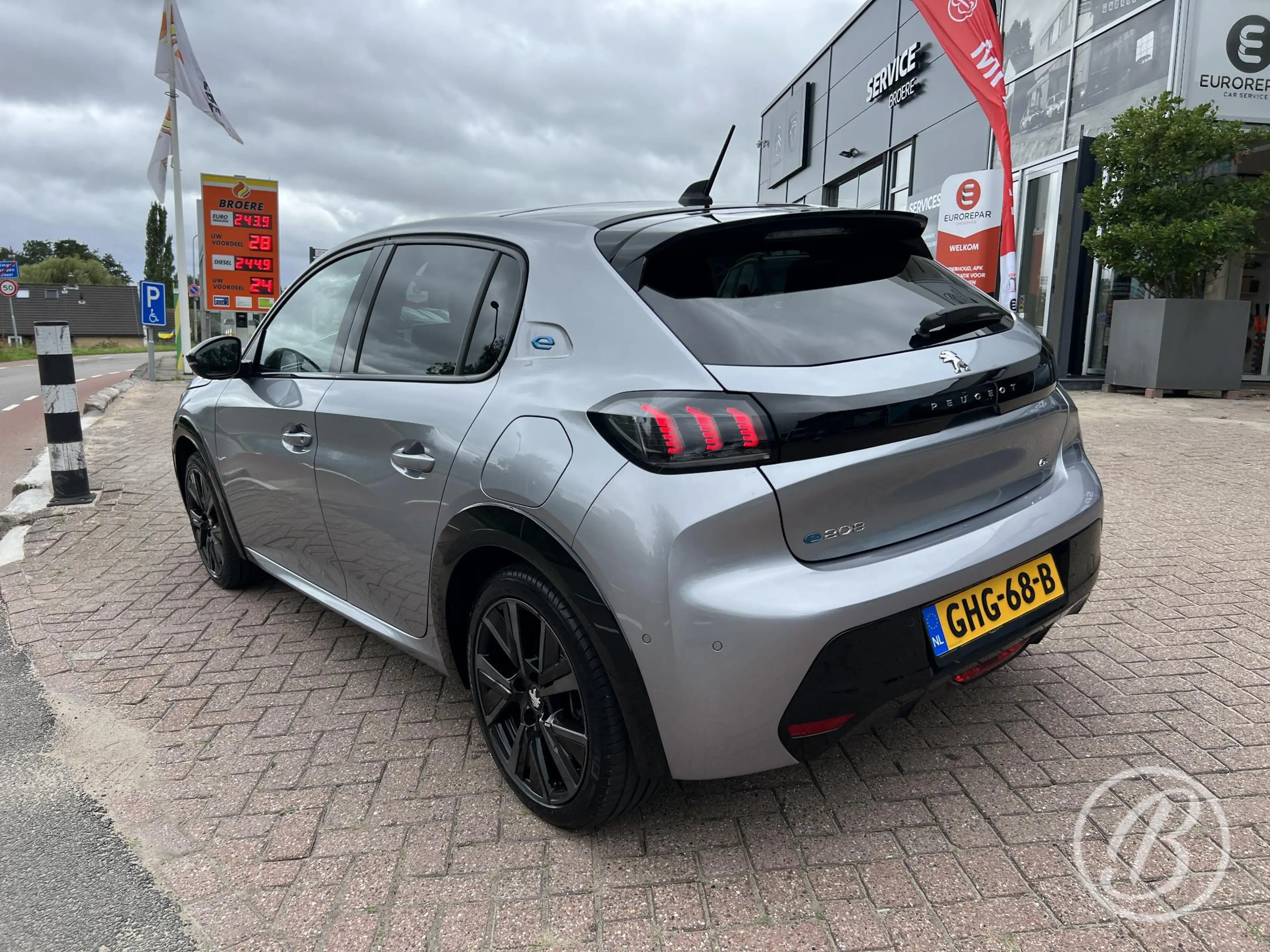 Peugeot e-208 EV GT 136pk 50 kWh Automaat Range tot 350 km Panor — photo 3