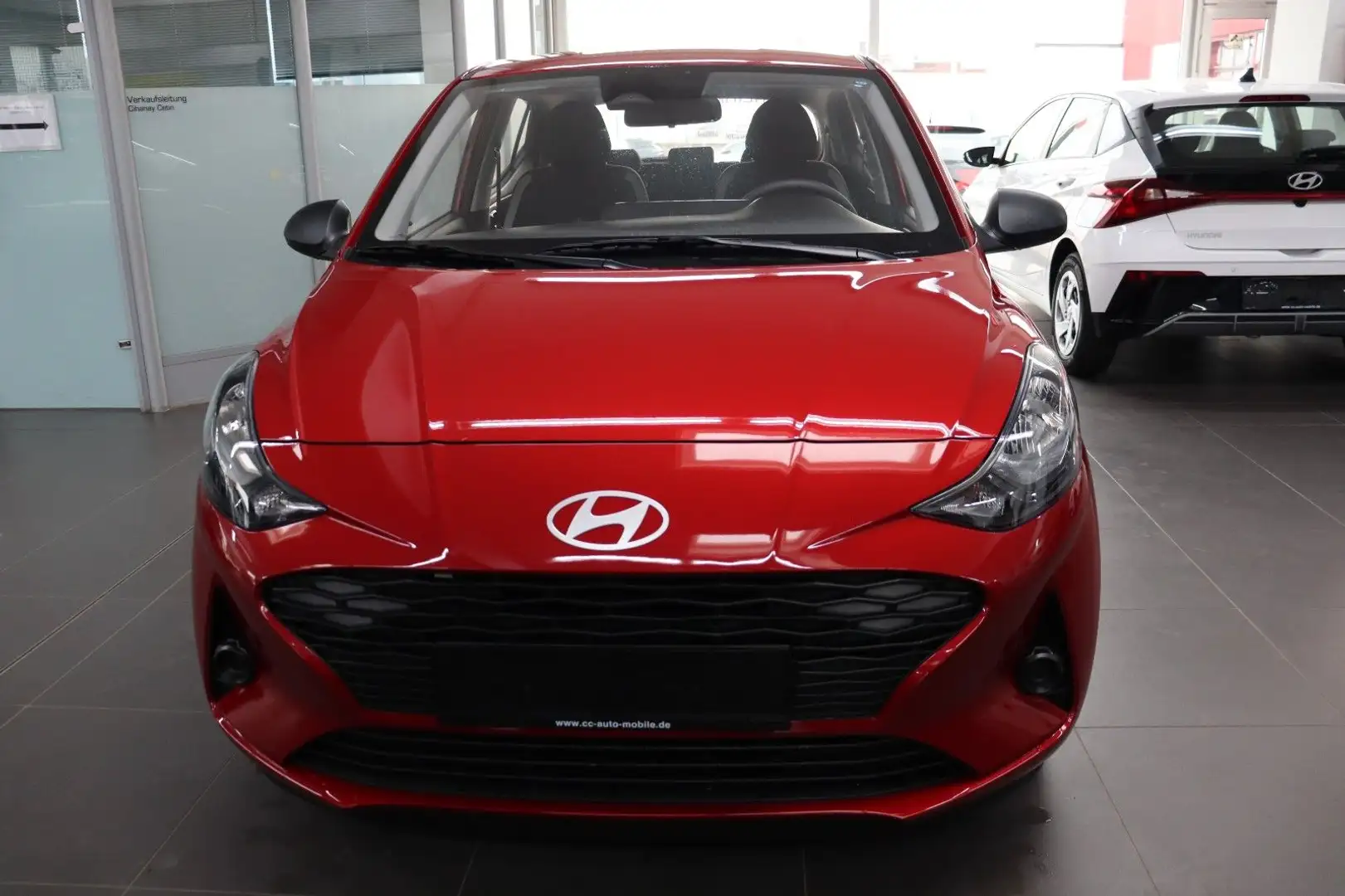 Hyundai i10 1.0 AT Navi Klima R.Kam/PDC Tempo SOFORT Rojo - 2