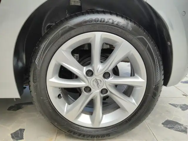 Opel Corsa view 9