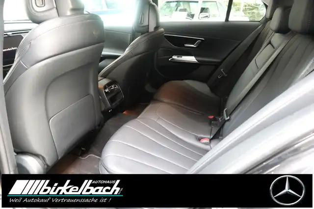 Mercedes-Benz 220 view 12