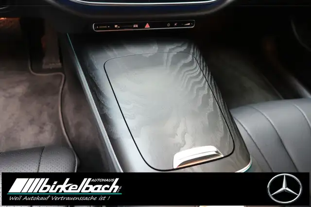 Mercedes-Benz 220 view 8