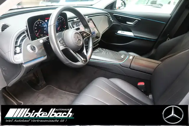 Mercedes-Benz 220 view 5