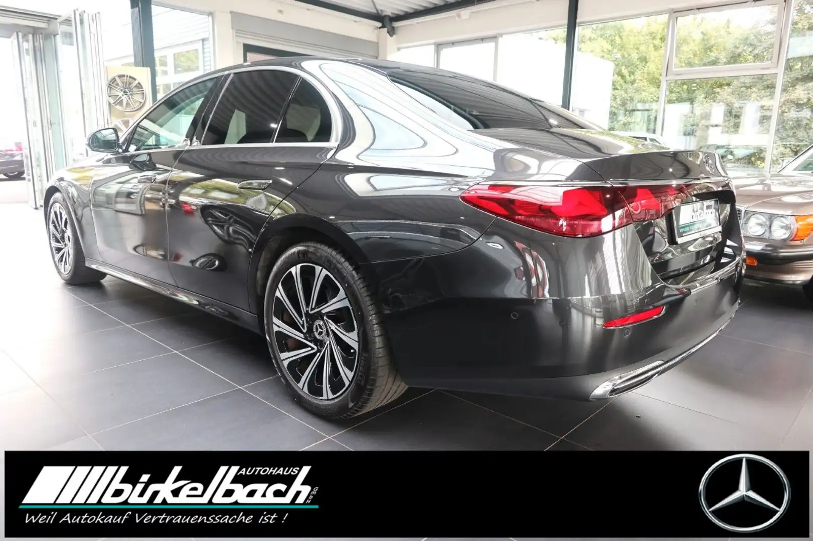 Mercedes-Benz E 220 d Avantg. Advan. PTS KAM DISTR Leder SHZ Grijs - 2