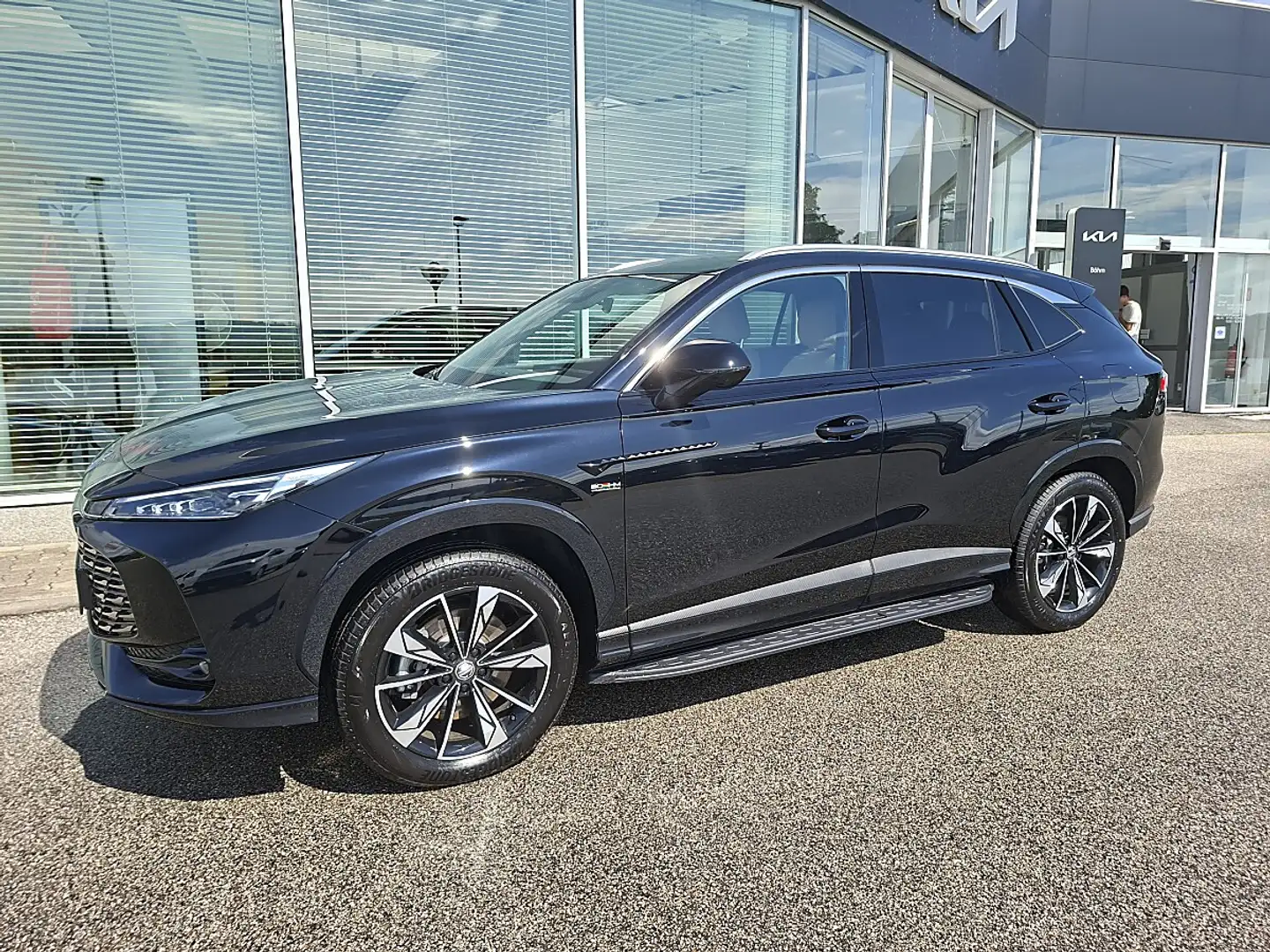 MG HS PHEV+ Comfort 21,4kWh Schwarz - 2