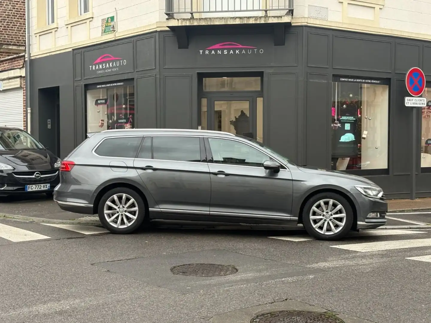 Volkswagen Passat SW 1.6 TDI 120 DSG7 Finition Carat / CARPLAY / CAMERA DE RECUL / HAYON ELECTRIQUE Gris - 2
