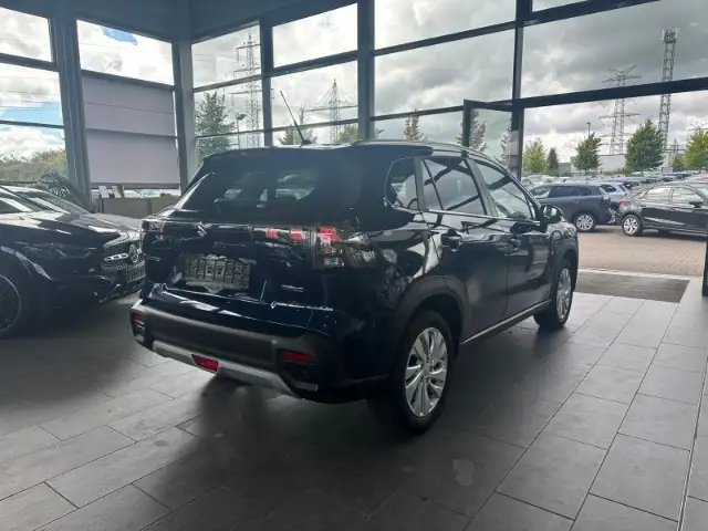 Suzuki SX4 S-Cross view 4