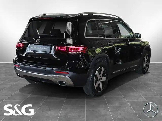 Mercedes-Benz GLB view 3