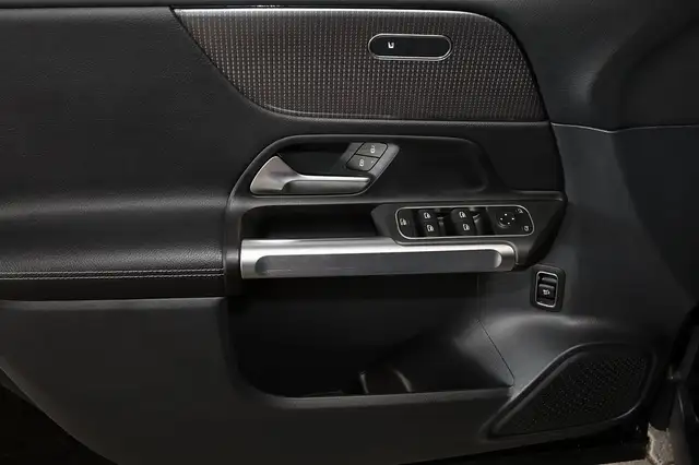 Mercedes-Benz GLB view 12