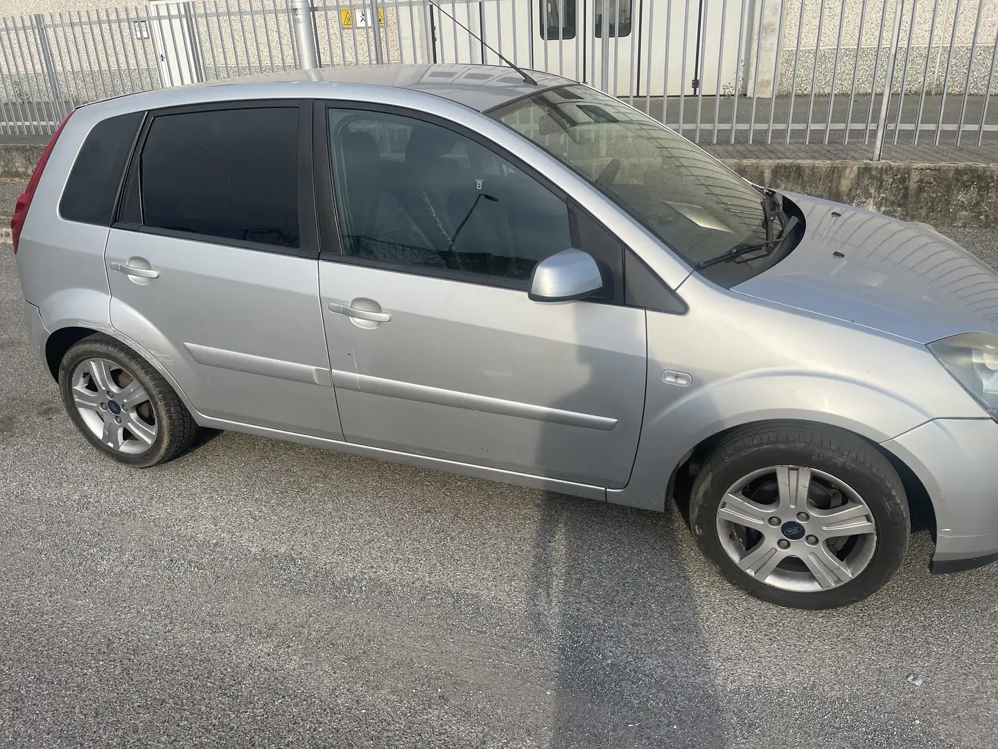 Ford Fiesta 5p 1.2 Ghia - 2