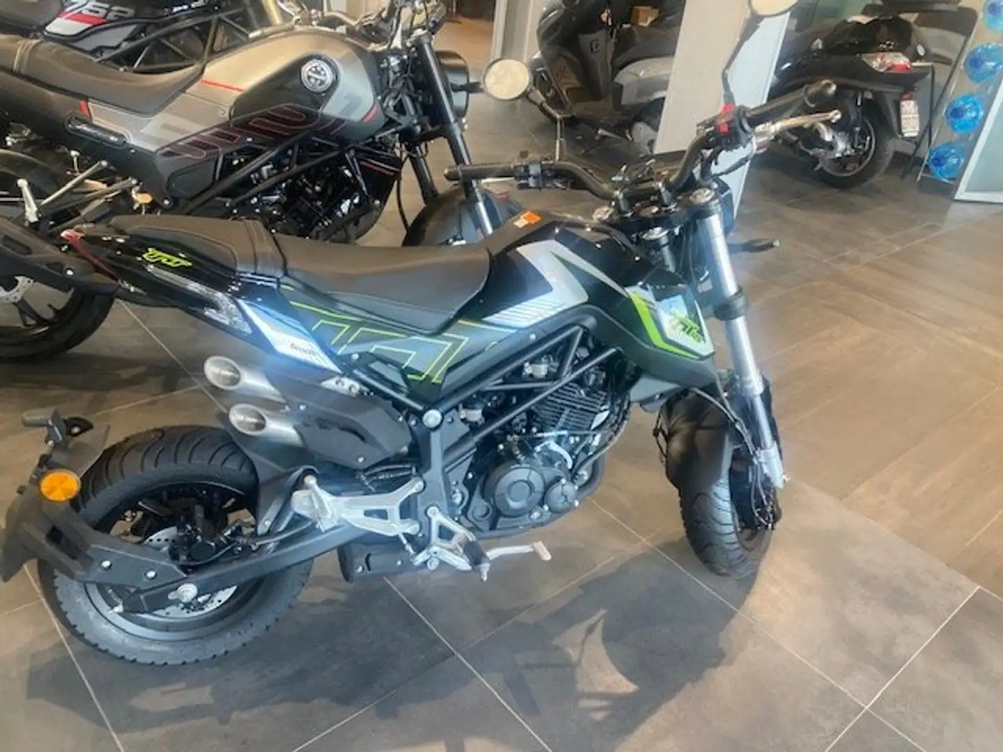 Benelli TNT 125 Negro - 1
