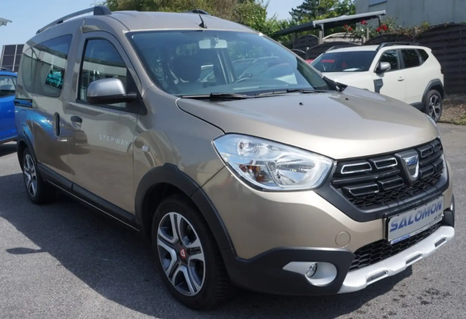Dacia DokkerStepway DCi 95 AdBlue *Navi*R-KAM*KLIMA+Sitz Beige - 1