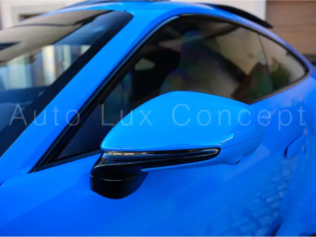 Porsche 911 view 10