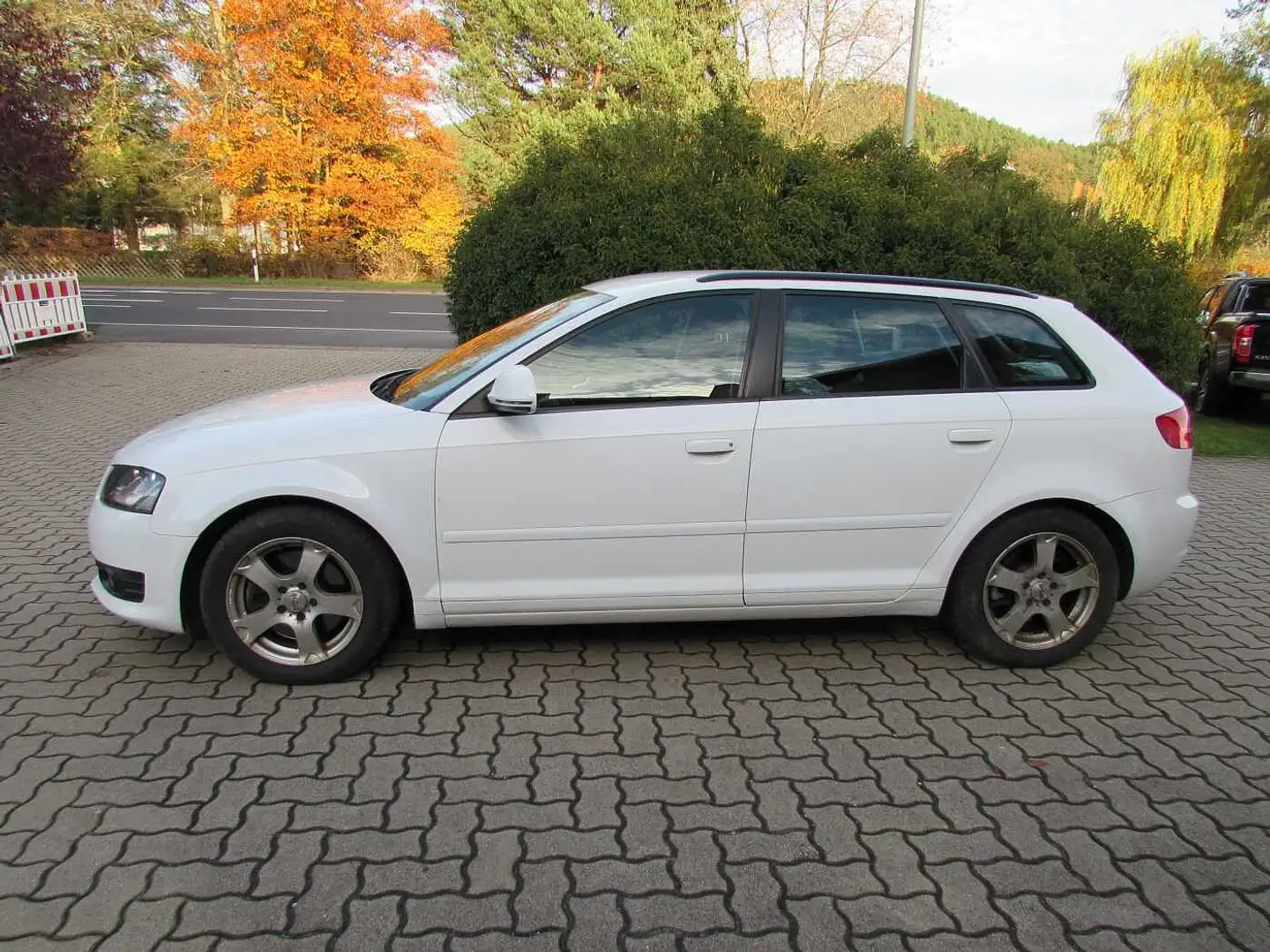Audi A3 Sportback 2.0 TDI quattro Attraction Blanc - 2