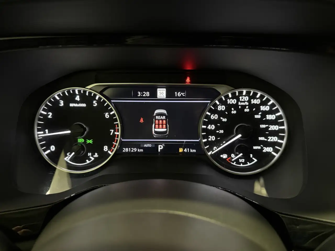 Nissan Pathfinder снимка Nissan Pathfinder