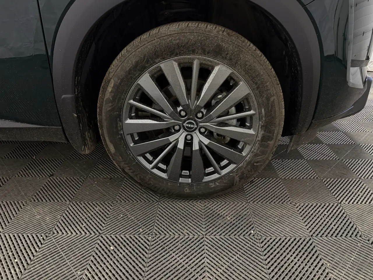 Nissan Pathfinder снимка Nissan Pathfinder