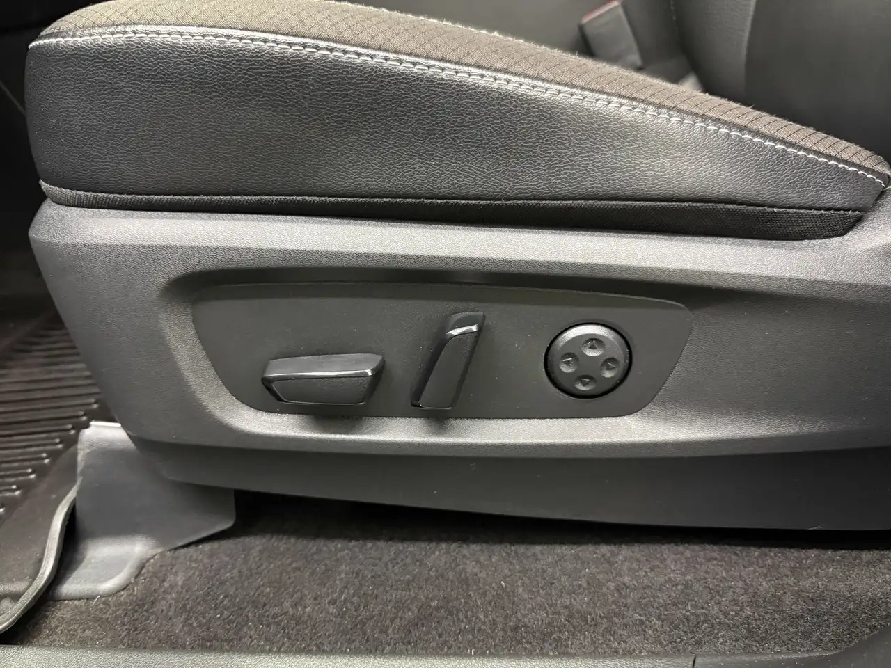 Nissan Pathfinder снимка Nissan Pathfinder