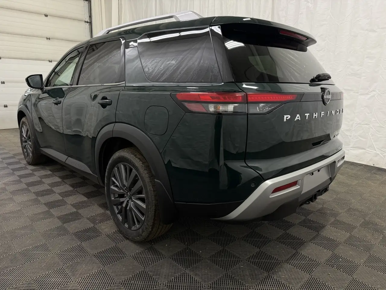 Nissan Pathfinder снимка Nissan Pathfinder