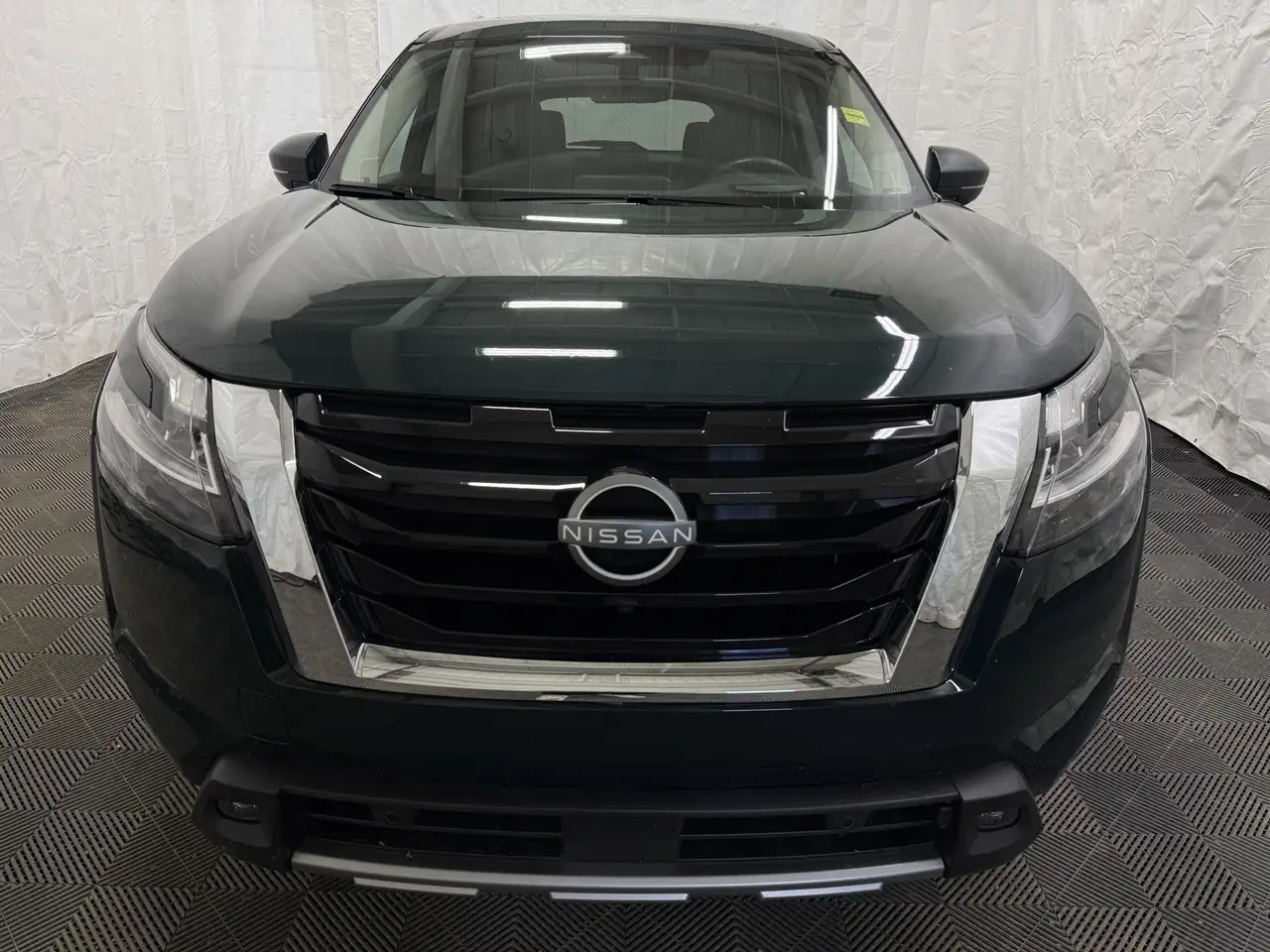 Nissan Pathfinder снимка Nissan Pathfinder