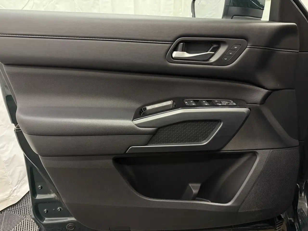 Nissan Pathfinder снимка Nissan Pathfinder