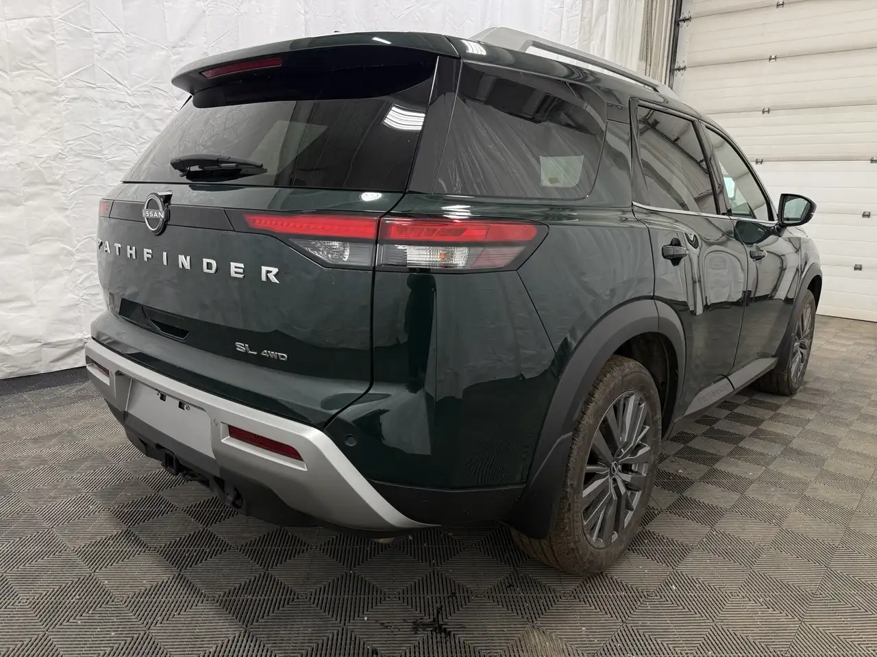 Nissan Pathfinder снимка Nissan Pathfinder