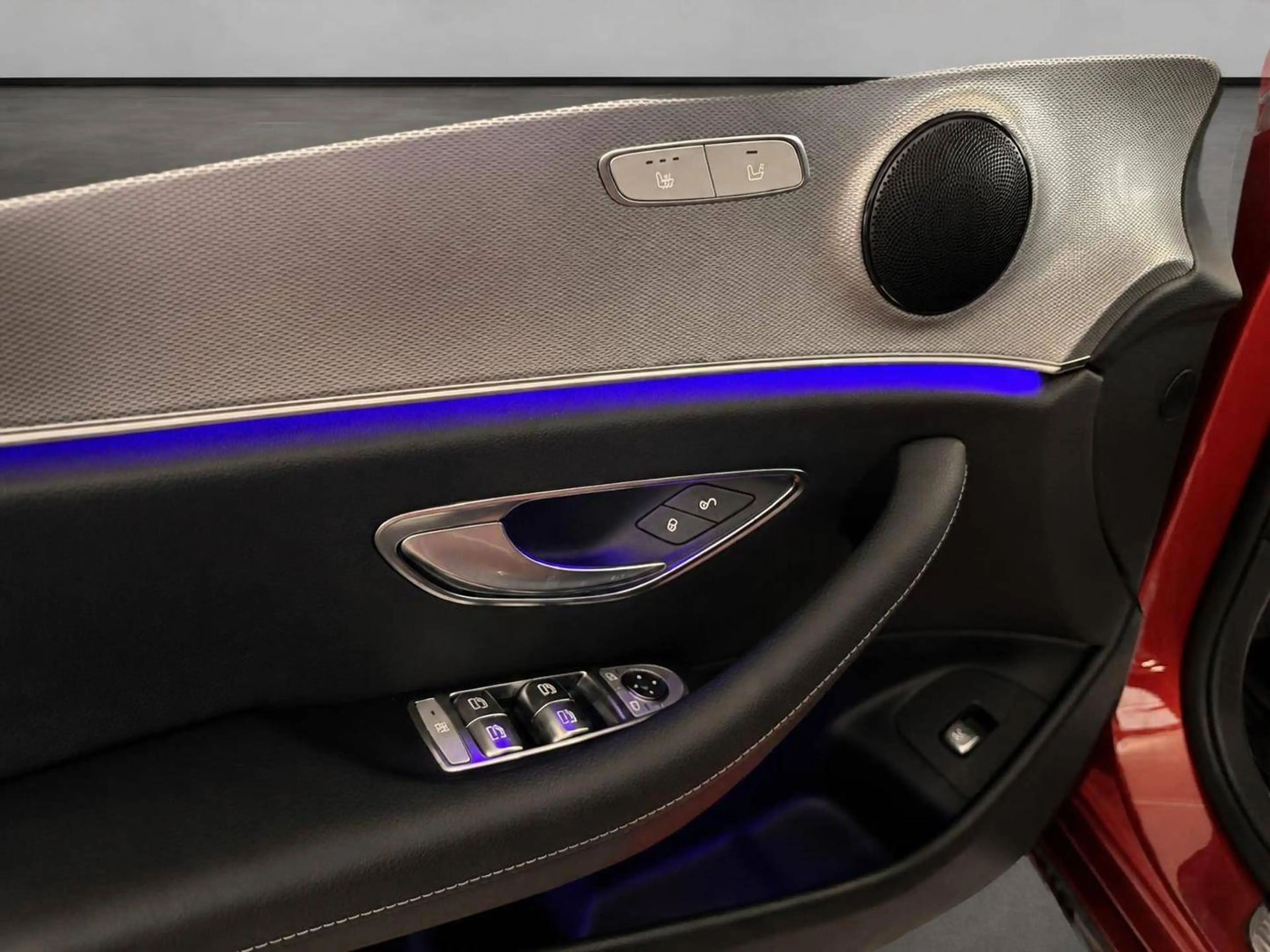 Mercedes-Benz E 220 d 4Matic Avantgarde *1.Hd.+SHgpf+Kam.+DAB+Navi+LED — photo 13