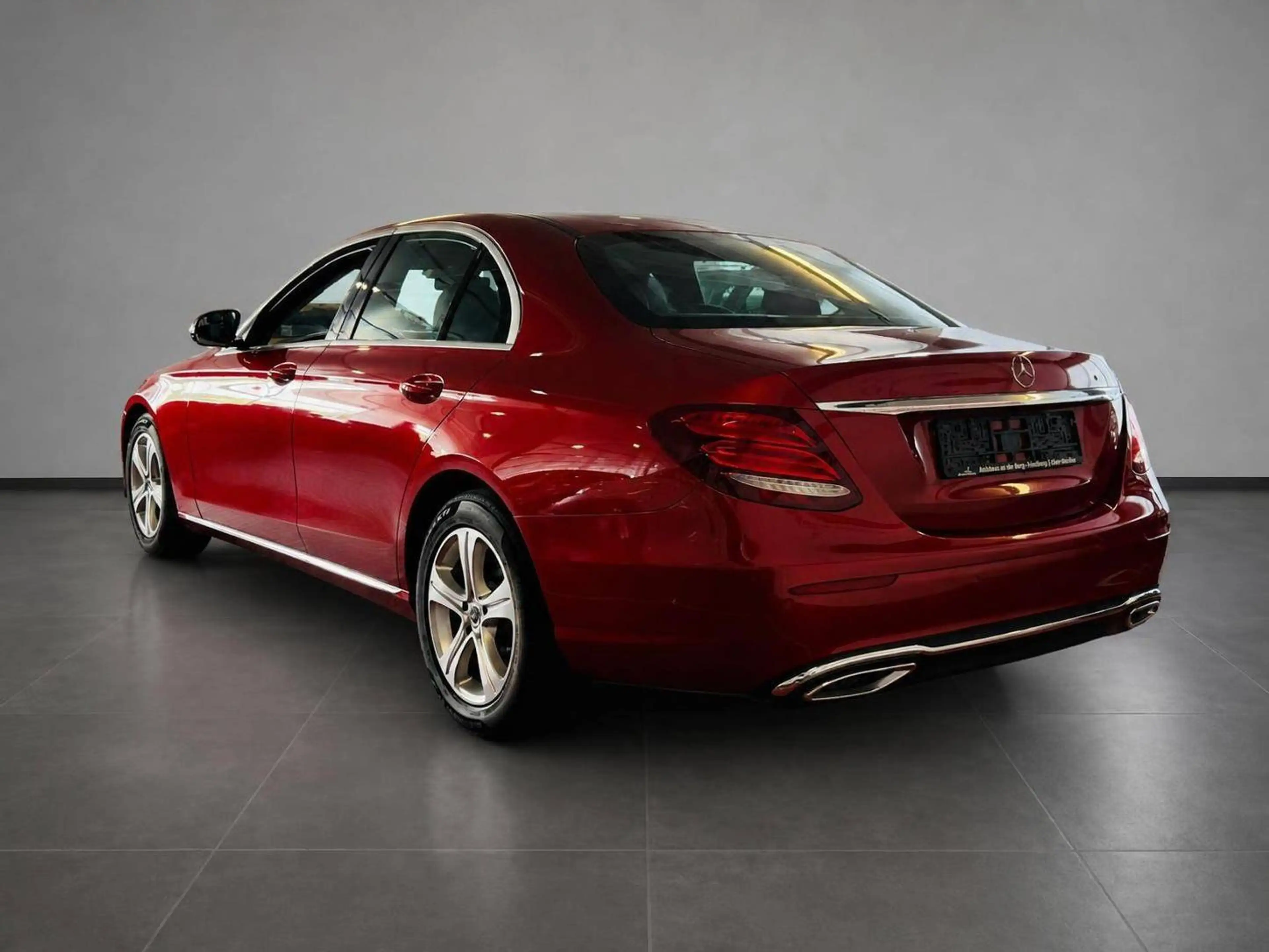 Mercedes-Benz E 220 d 4Matic Avantgarde *1.Hd.+SHgpf+Kam.+DAB+Navi+LED — photo 4