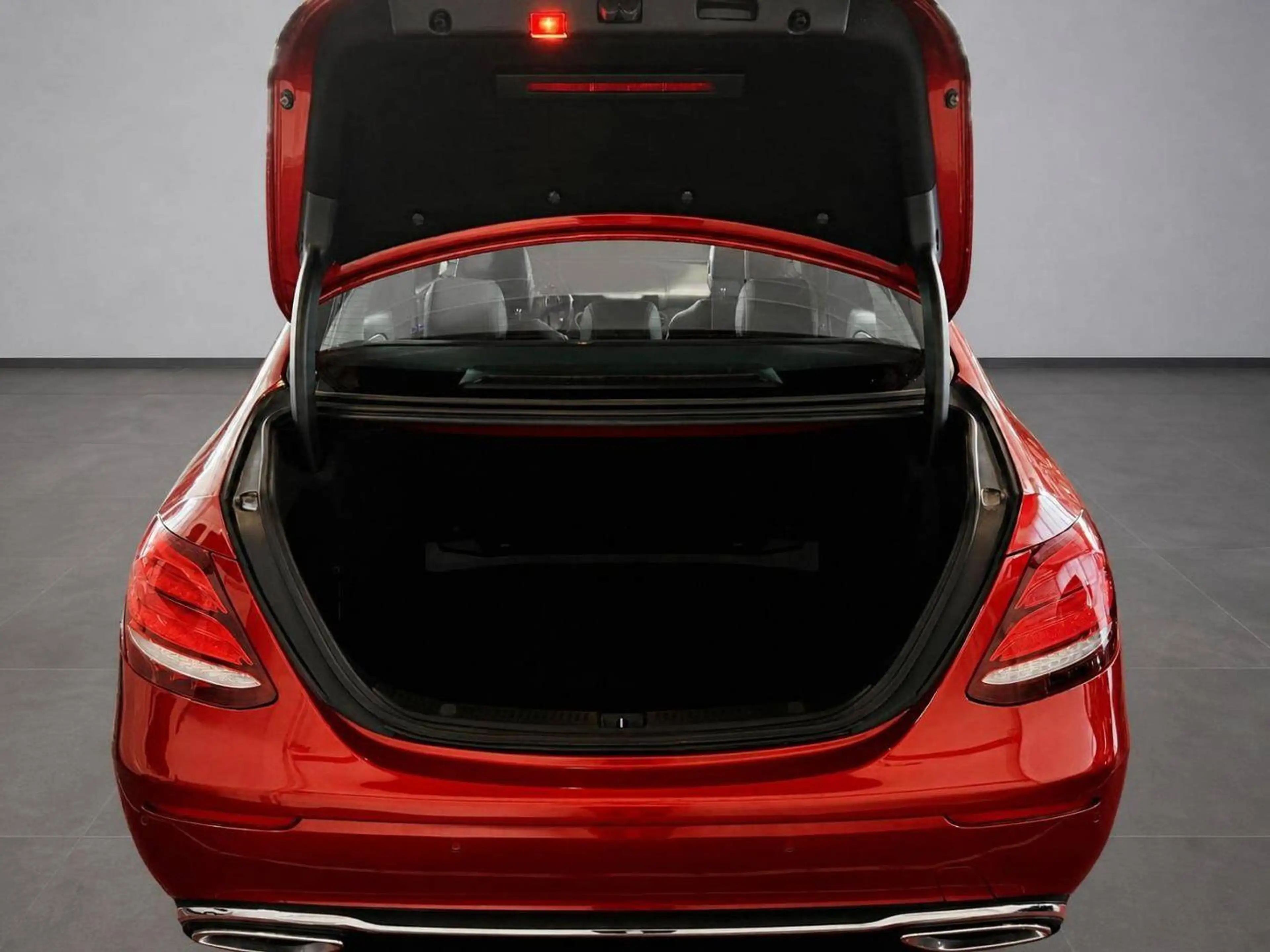 Mercedes-Benz E 220 d 4Matic Avantgarde *1.Hd.+SHgpf+Kam.+DAB+Navi+LED — photo 7