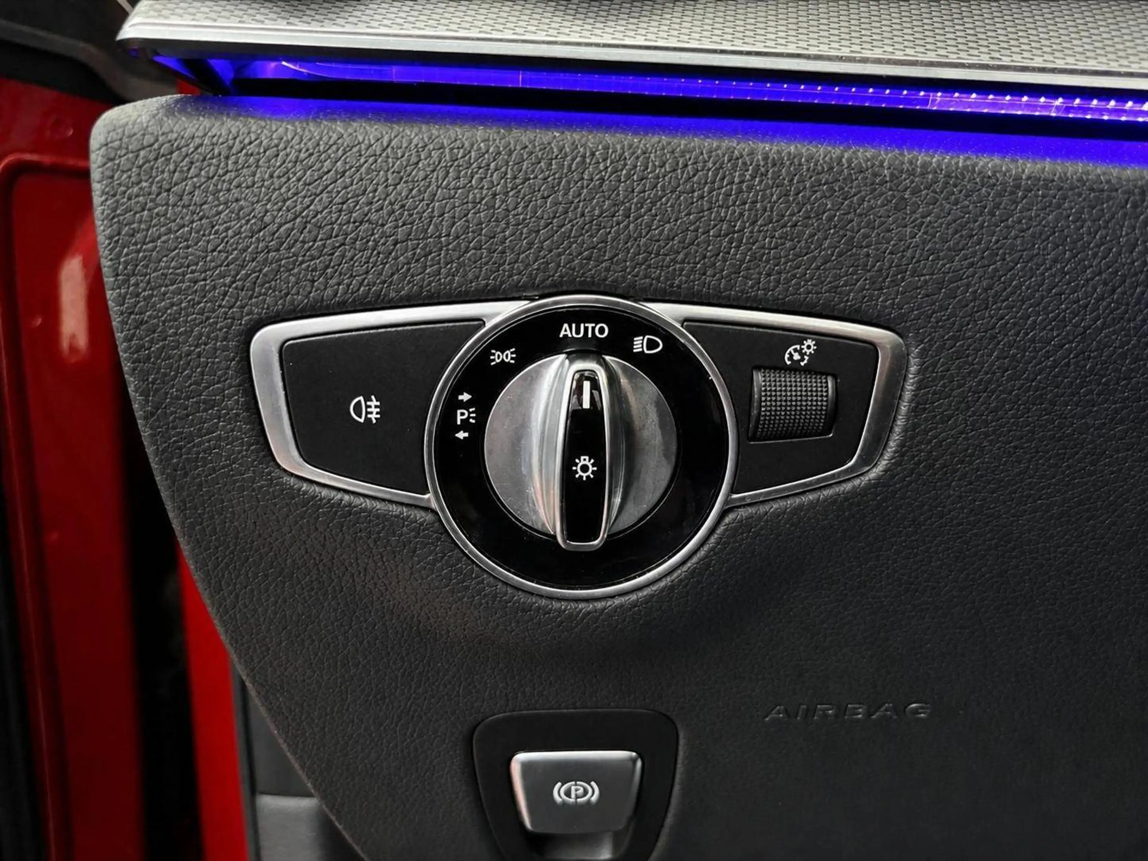 Mercedes-Benz E 220 d 4Matic Avantgarde *1.Hd.+SHgpf+Kam.+DAB+Navi+LED — photo 15
