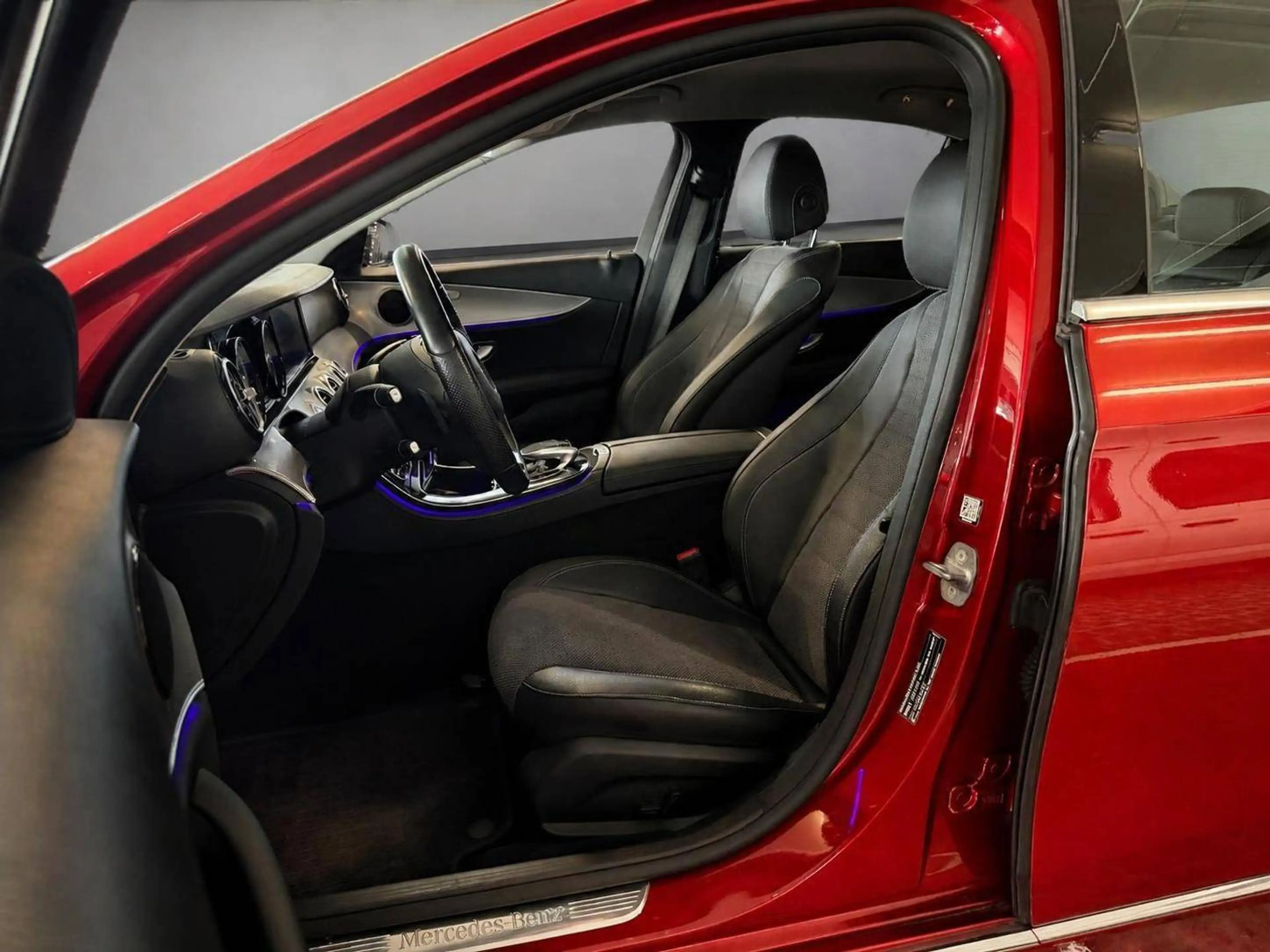 Mercedes-Benz E 220 d 4Matic Avantgarde *1.Hd.+SHgpf+Kam.+DAB+Navi+LED — photo 10