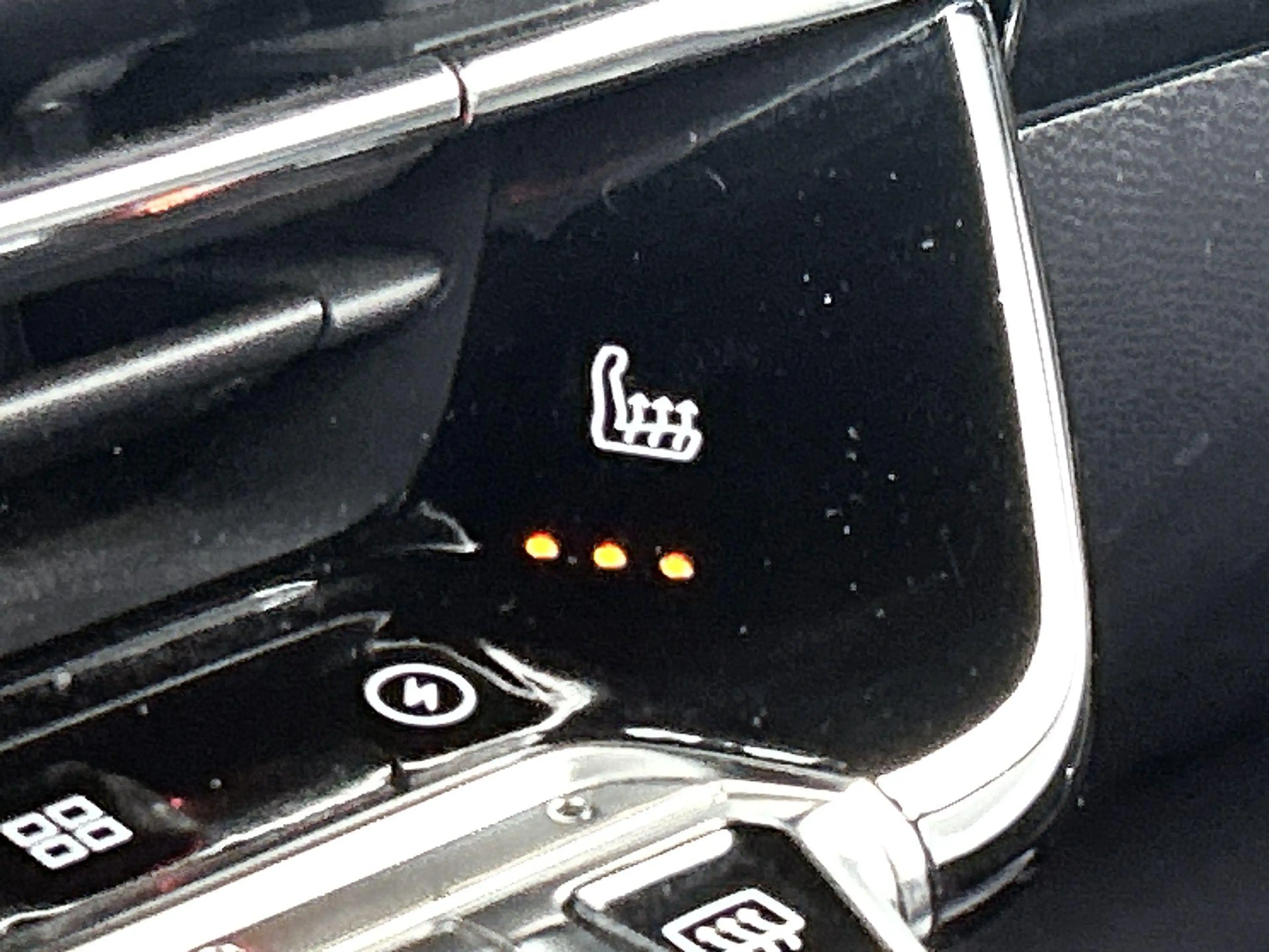 Peugeot e-2008 EV Allure 50 kWh — photo 8
