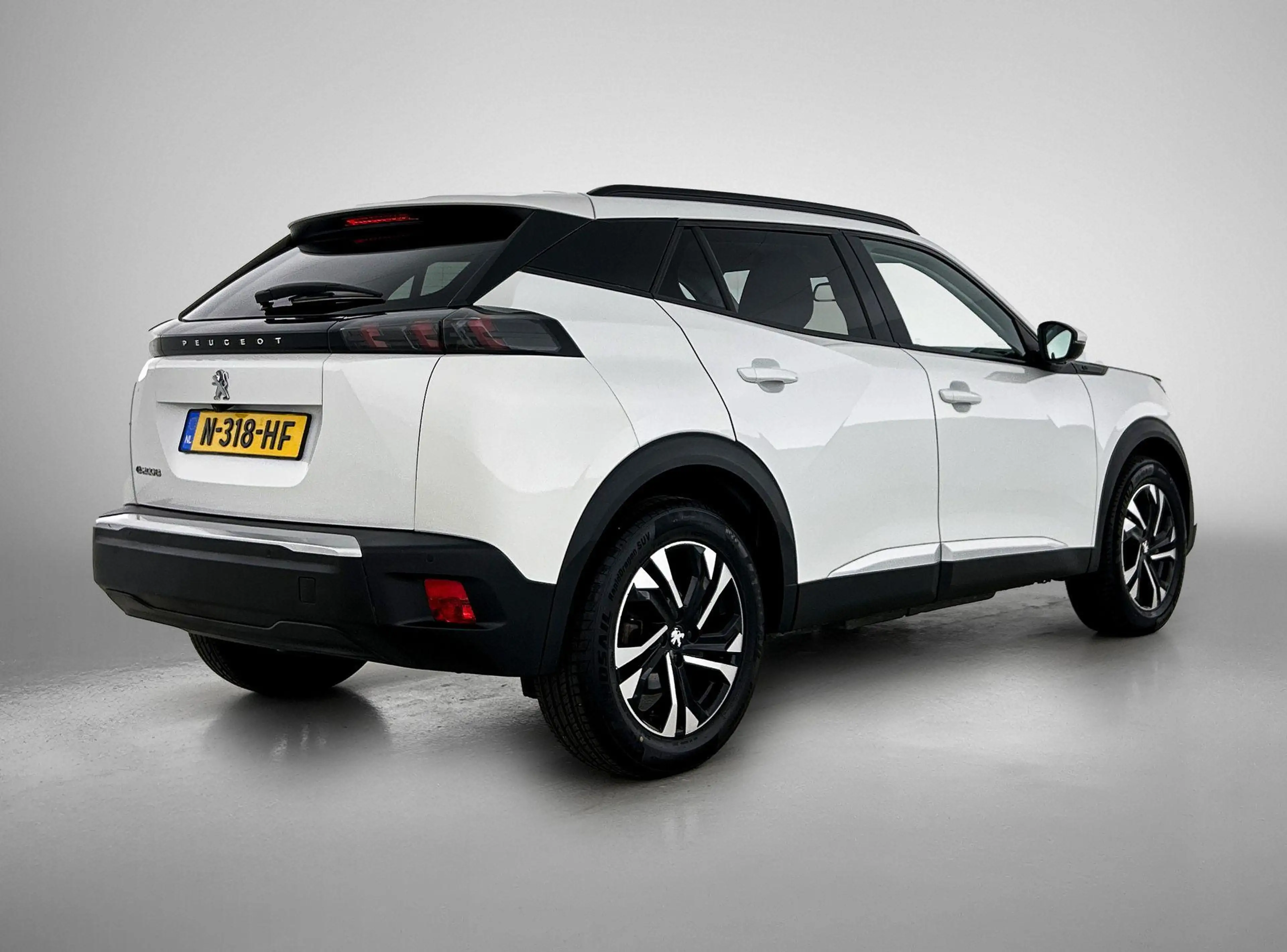 Peugeot e-2008 EV Allure 50 kWh — photo 4