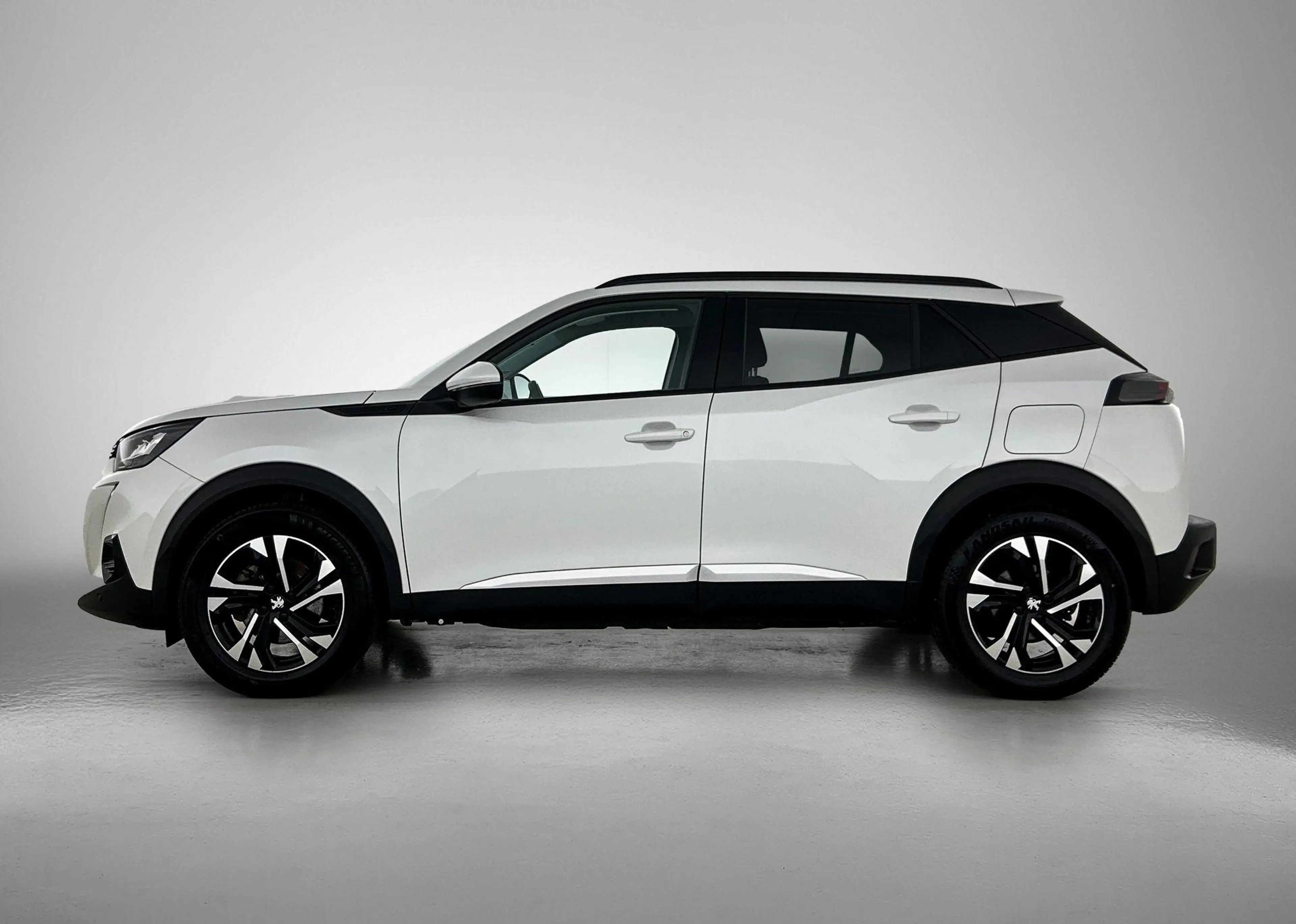 Peugeot e-2008 EV Allure 50 kWh — photo 2