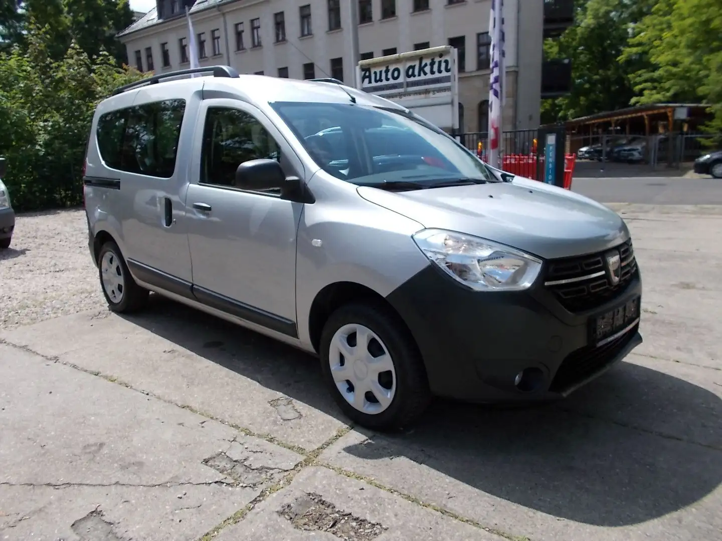 Dacia Dokker 1.6 SCe *KLIMA*AHZV*EU6*ZV*SV*StartStop Silber - 1