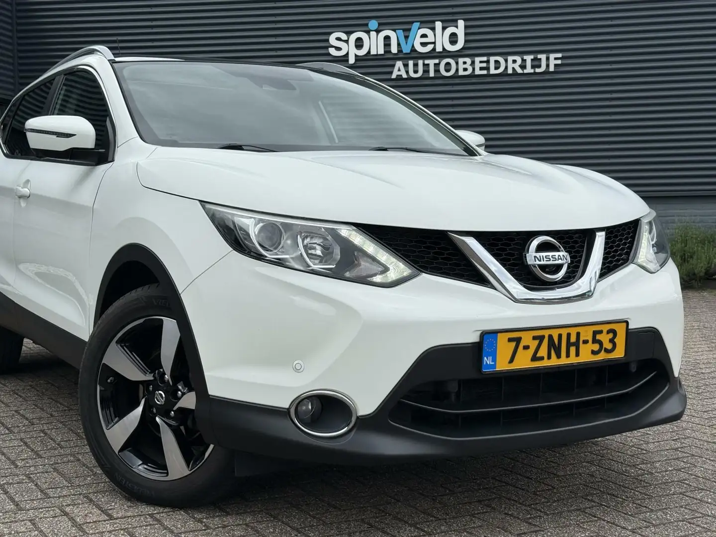 Nissan Qashqai 1.2 Connect Edition BJ`15 NAP NL PANO Distrikettin Wit - 2