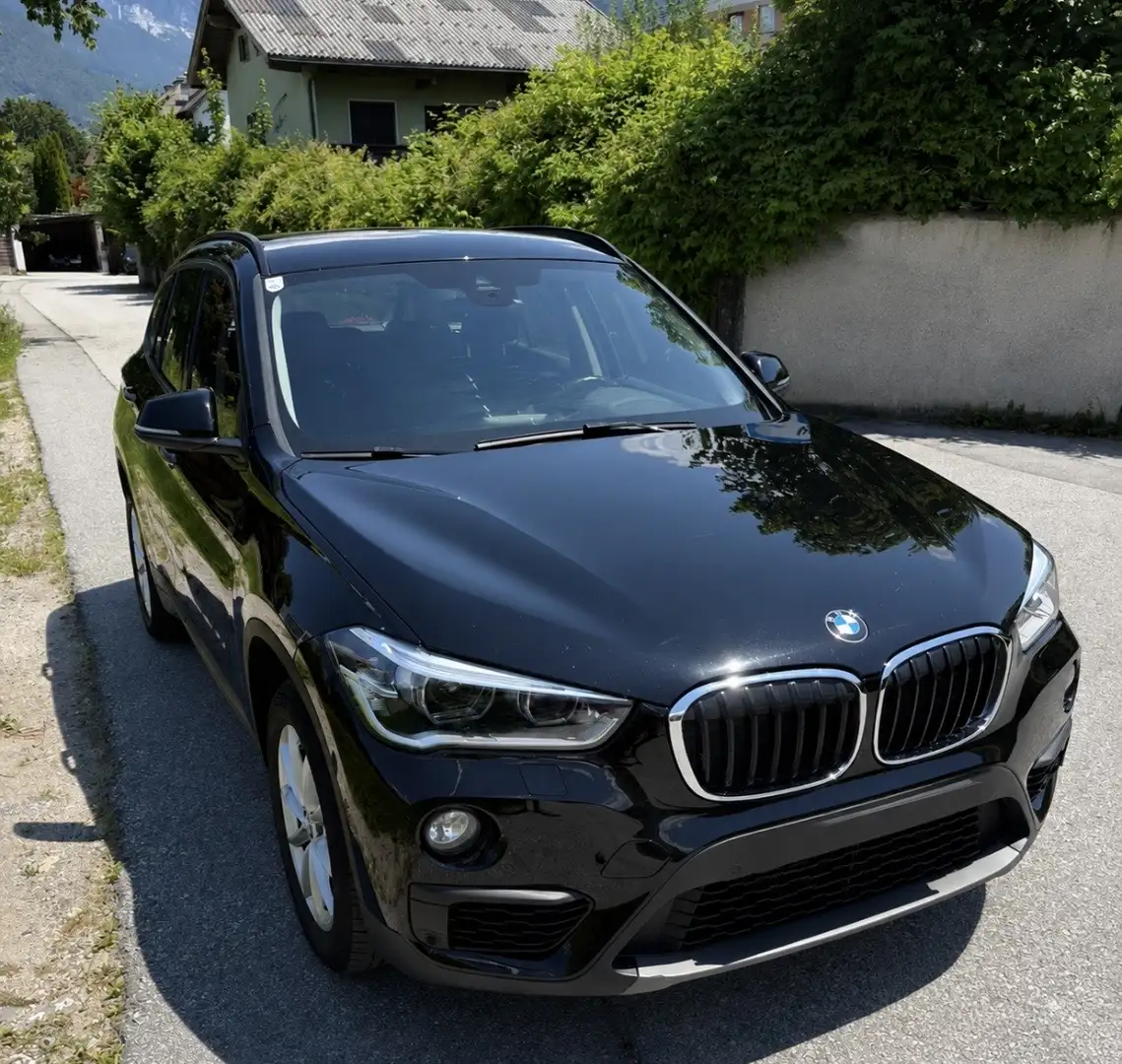 BMW X1 sDrive 18 i Advantage Schwarz - 1