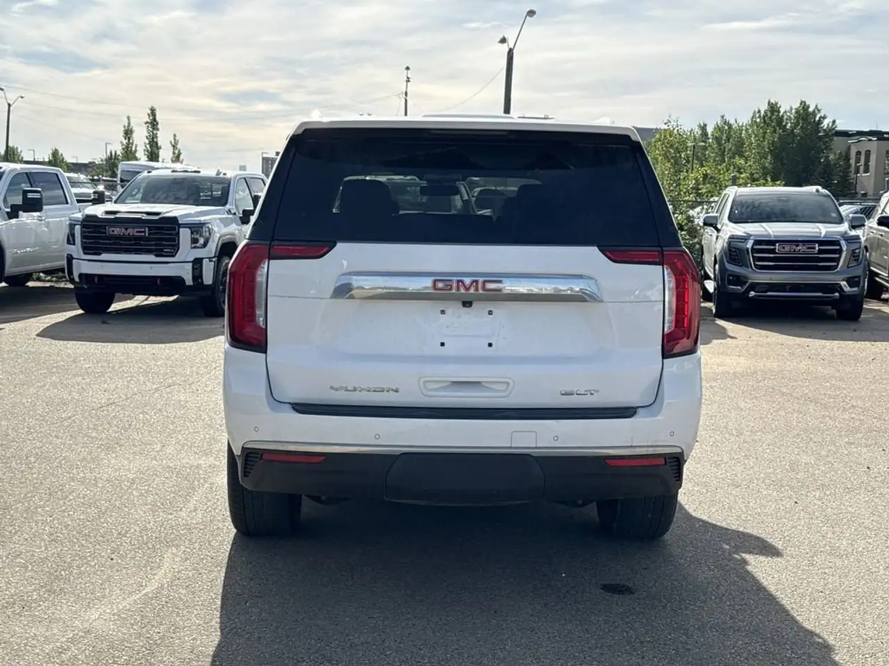 GMC Yukon снимка GMC Yukon