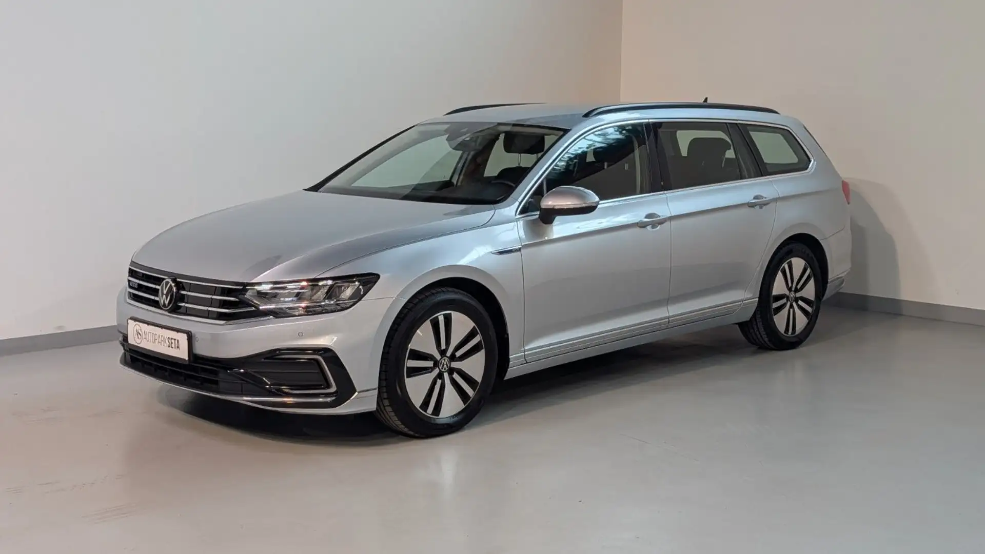 Volkswagen Passat Variant Passat 1.4TSI DSG Var. GTE ACC*LANE*LED*KAM*NAVI Plateado - 1