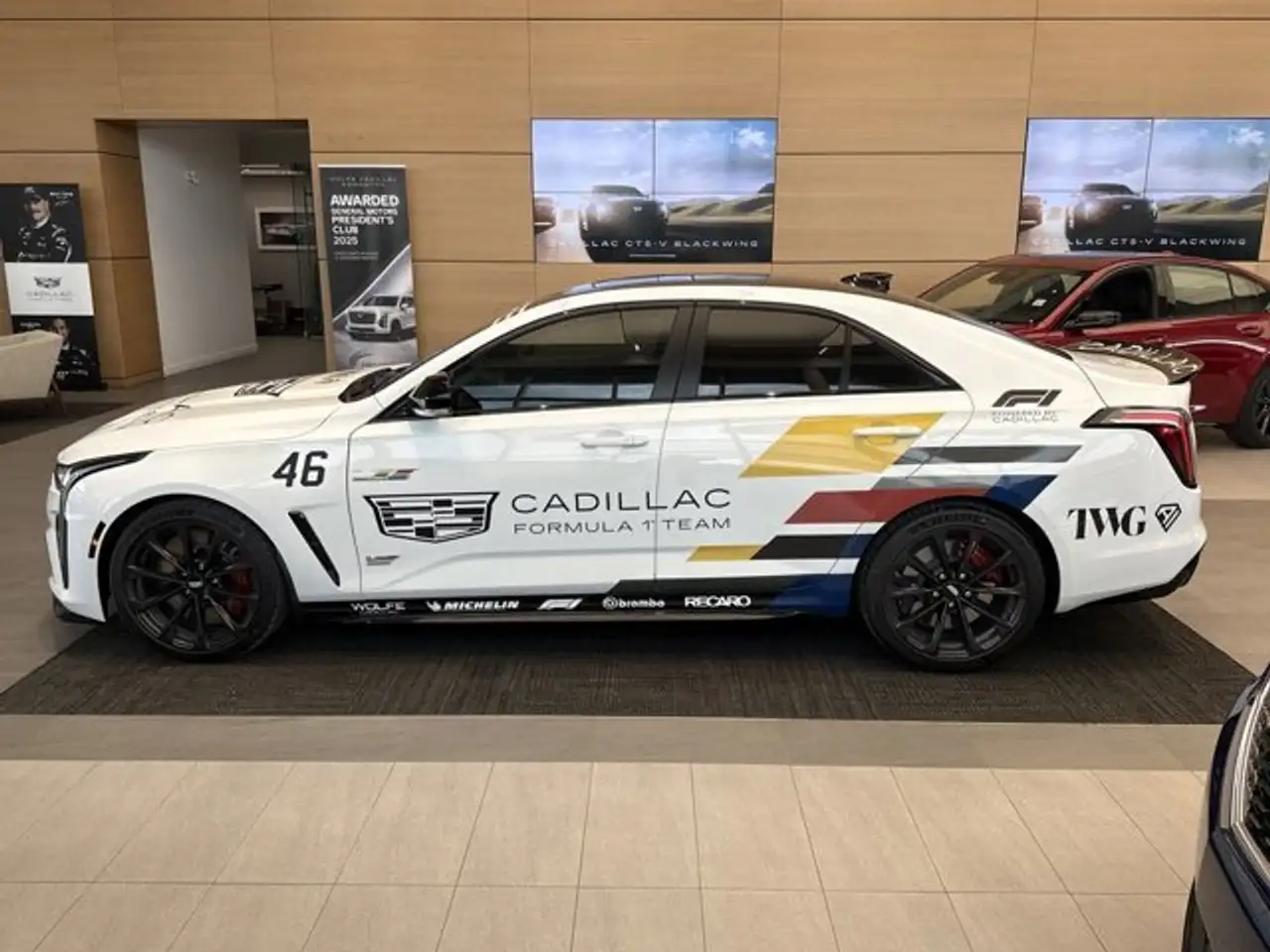 Cadillac CT4-V снимка Cadillac CT4-V