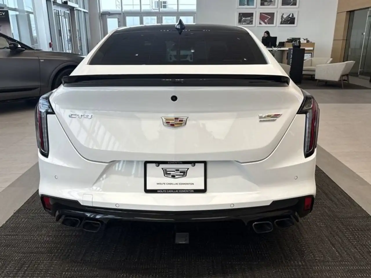 Cadillac CT4-V снимка Cadillac CT4-V