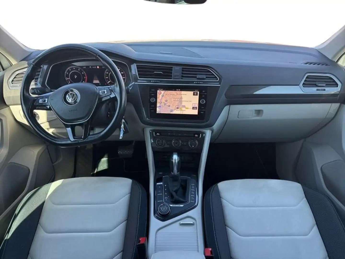 Volkswagen Tiguan 2.0 TSI 180ch Carat 4Motion DSG7 Wit - 2