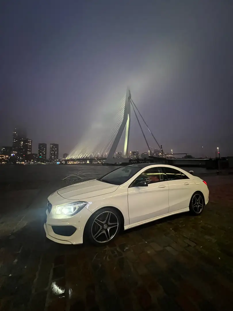 Mercedes-Benz CLA 180 Night Edition Wit - 1