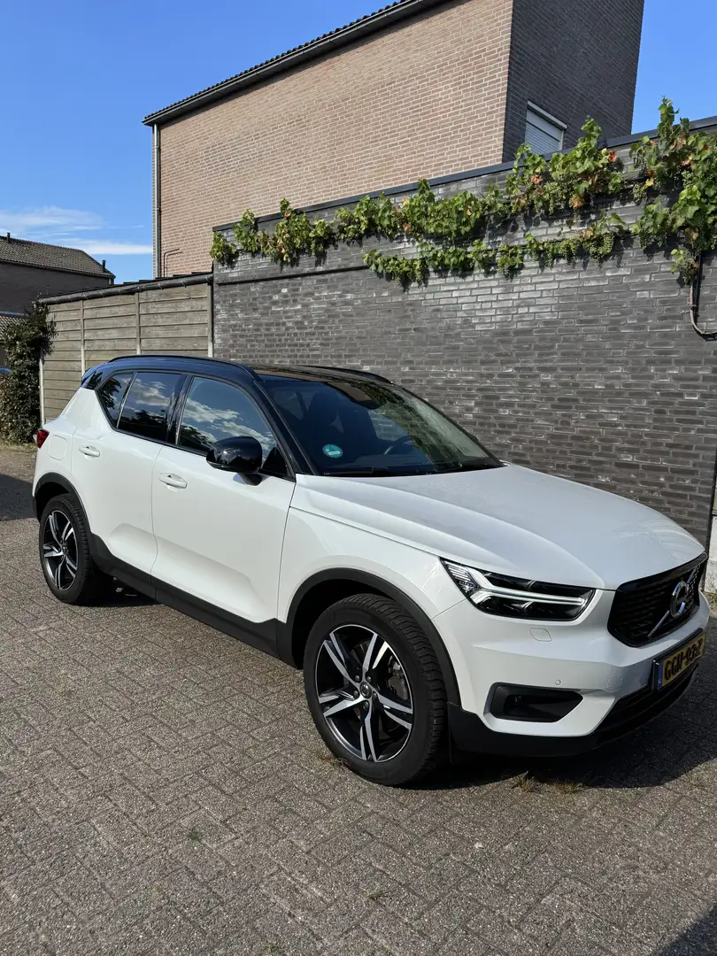 Volvo XC40 T5 Recharge RDesign Wit - 2