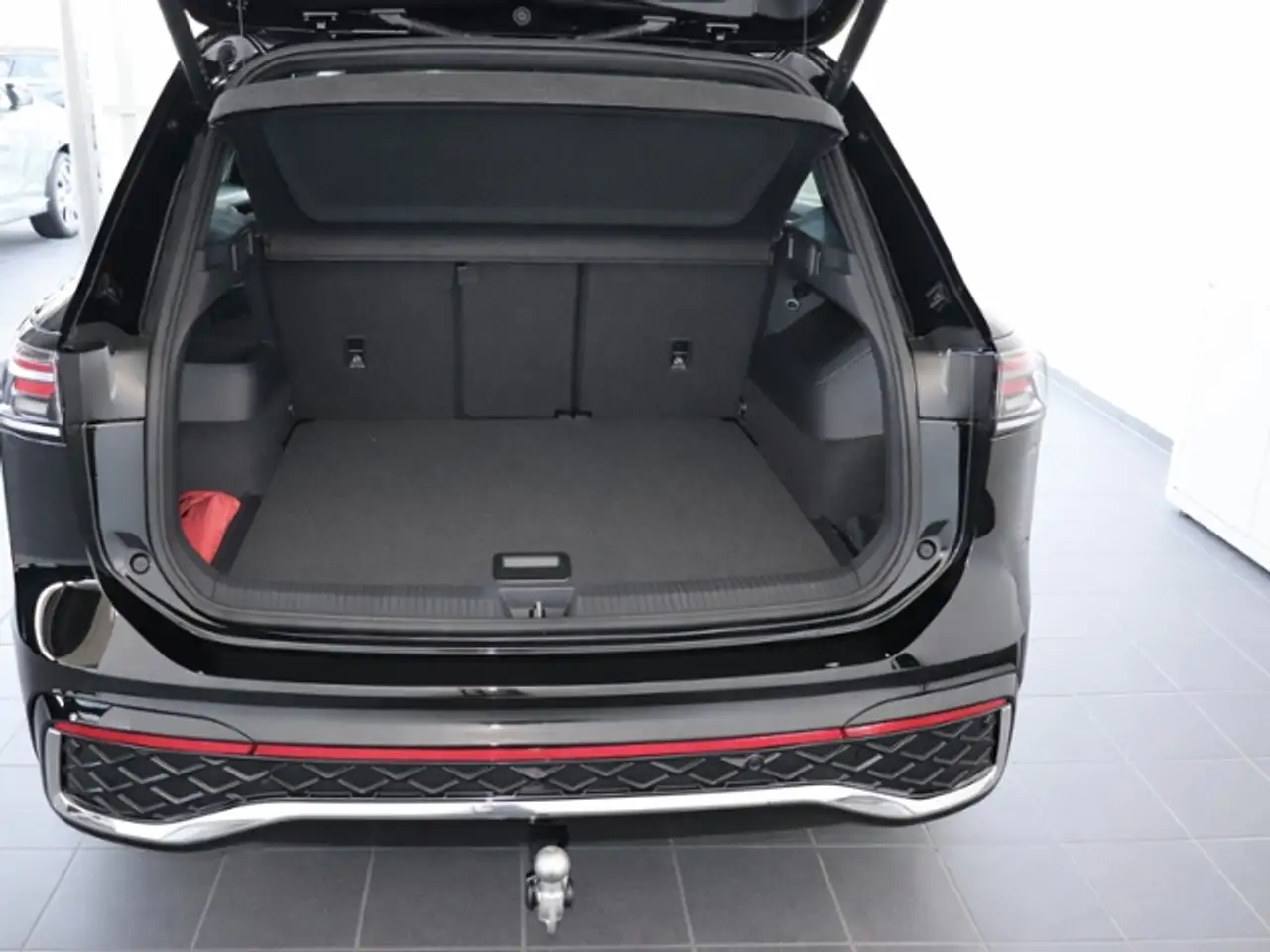 Volkswagen Tiguan R-Line 1.5 eTSI*DSG*AHK*NAVI*PANORAMADACH*ACC*SIH 11