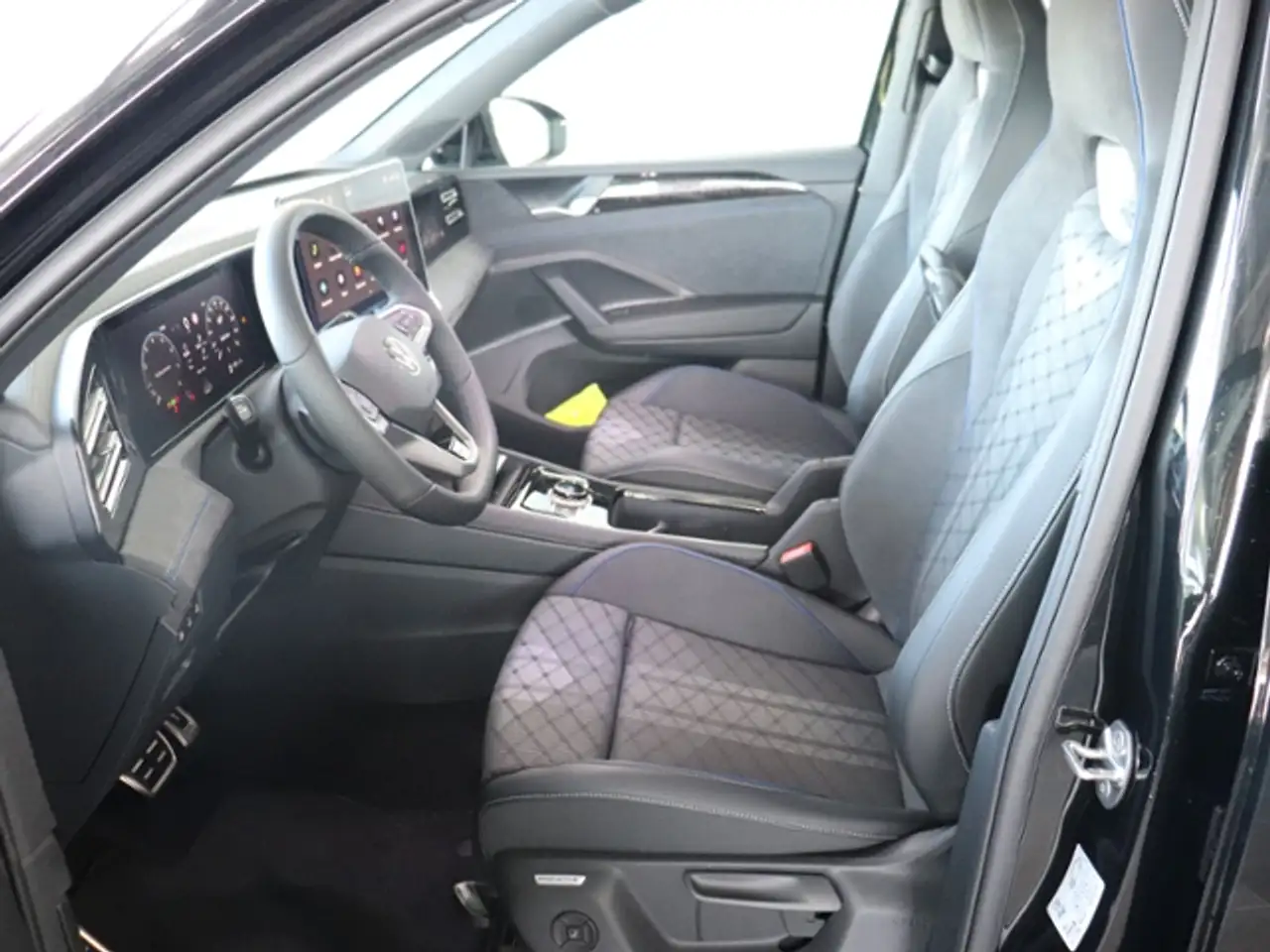 Volkswagen Tiguan R-Line 1.5 eTSI*DSG*AHK*NAVI*PANORAMADACH*ACC*SIH 13
