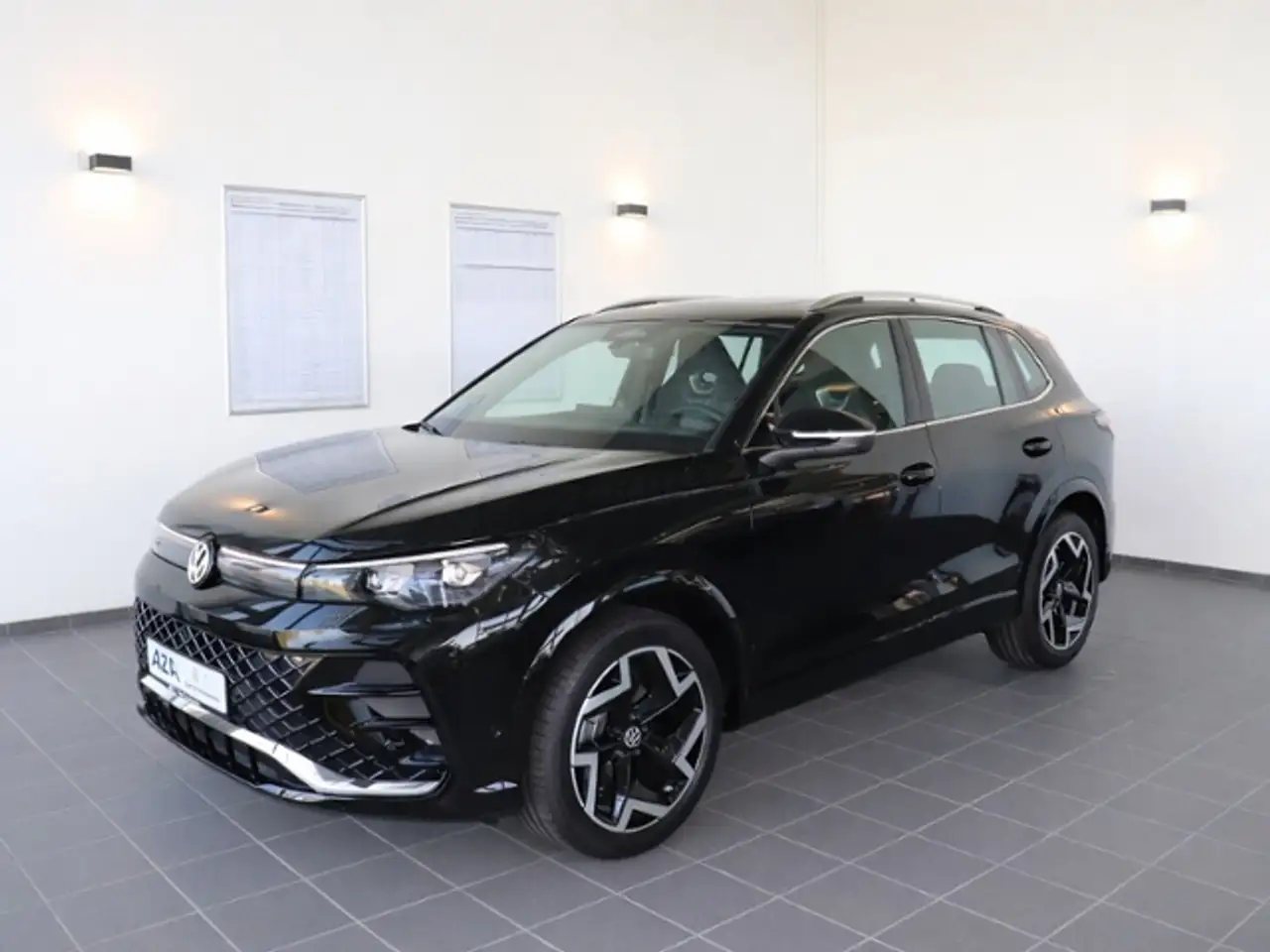 Volkswagen Tiguan R-Line 1.5 eTSI*DSG*AHK*NAVI*PANORAMADACH*ACC*SIH 2