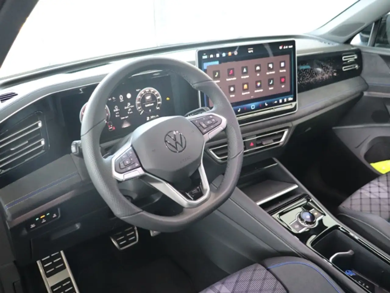 Volkswagen Tiguan R-Line 1.5 eTSI*DSG*AHK*NAVI*PANORAMADACH*ACC*SIH 14