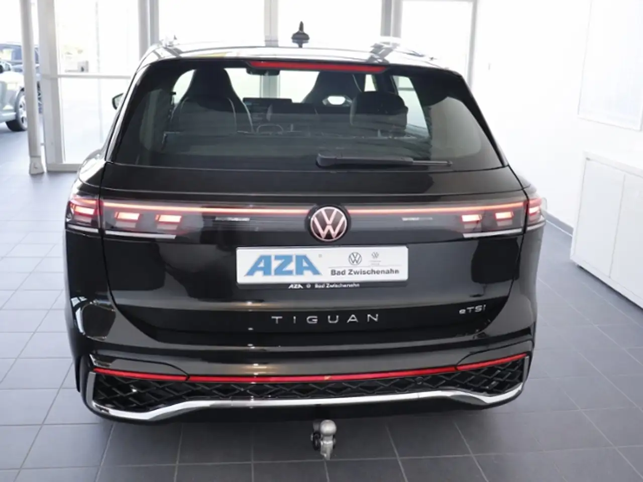 Volkswagen Tiguan R-Line 1.5 eTSI*DSG*AHK*NAVI*PANORAMADACH*ACC*SIH 9